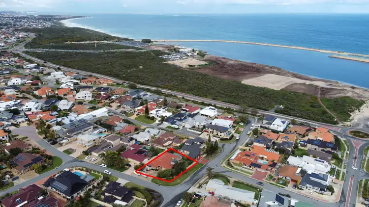 Fifth view of Homely house listing, 2 Volunteer Place, Ocean Reef WA 6027