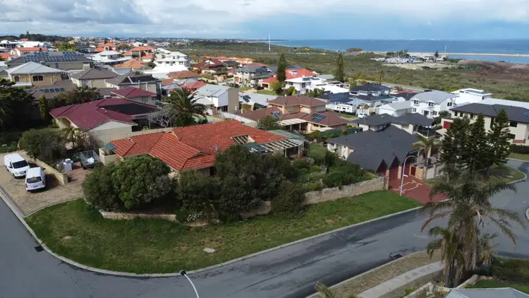 Sixth view of Homely house listing, 2 Volunteer Place, Ocean Reef WA 6027