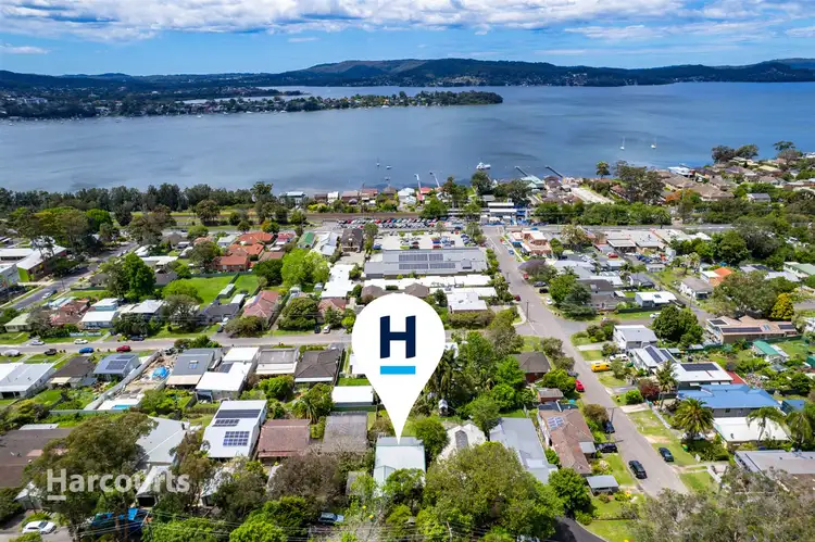 24 Hughes Street, Point Clare NSW 2250