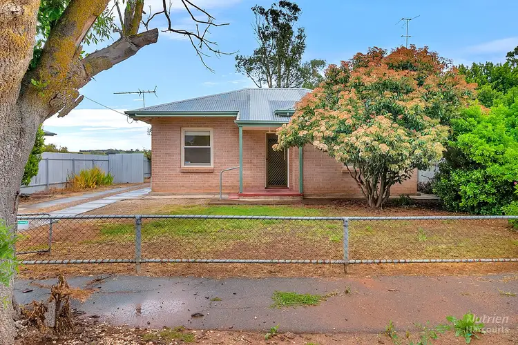 3 Murray Tce, Riverton SA 5412
