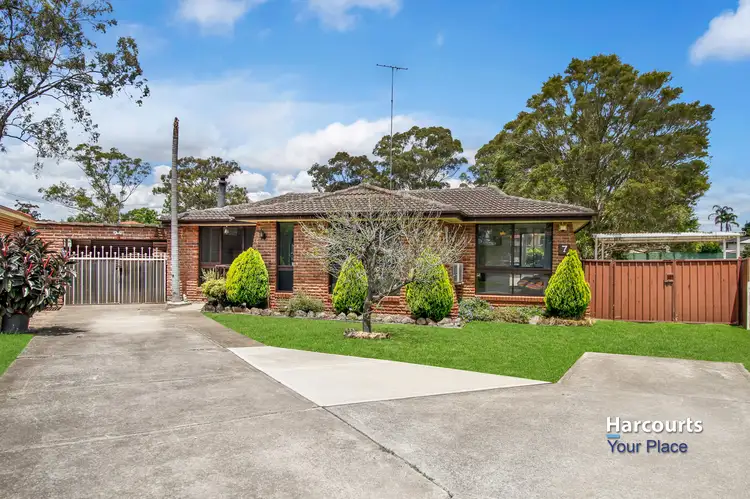 7 Adcoch Place