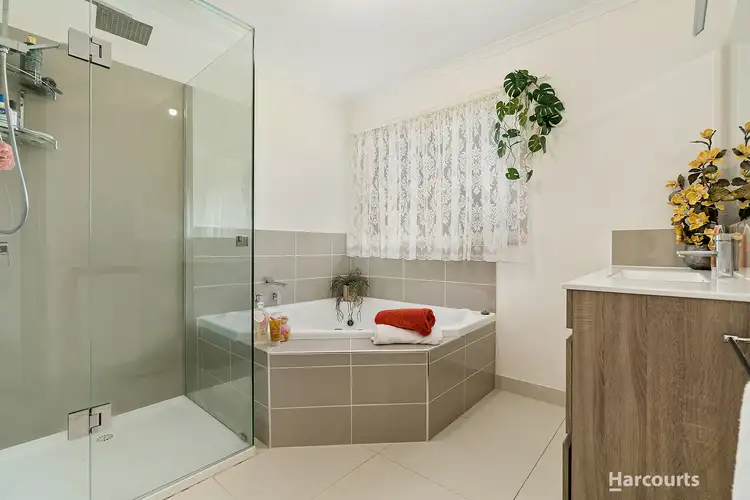 Seventh view of Homely house listing, 5 Bramwell Close, Endeavour Hills VIC 3802