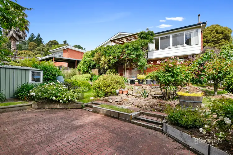 10 Avoca Street, Lindisfarne TAS 7015