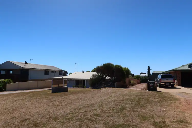 8 Richardson Road, Port Denison WA 6525