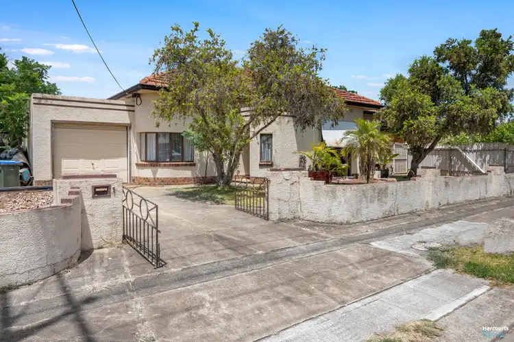1 Thain Avenue, Findon SA 5023