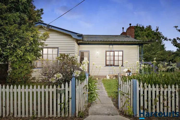 17 Thompson Street, Brown Hill VIC 3350