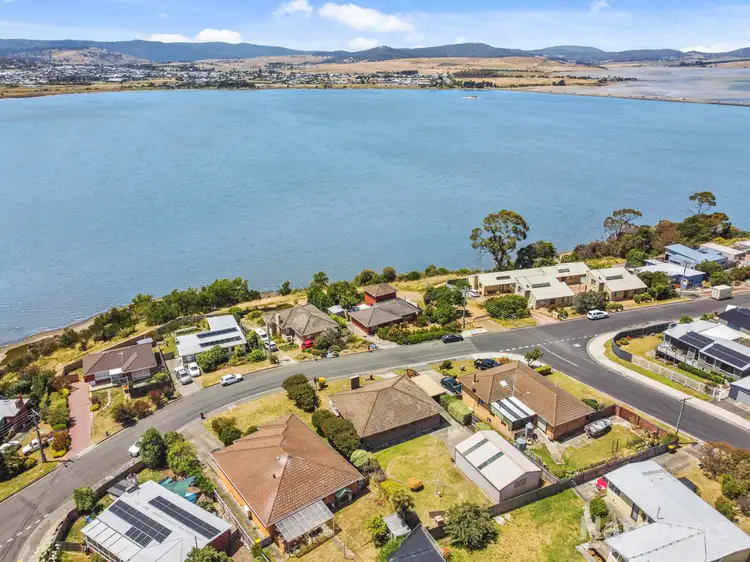 24 Midway Point Esplanade, Midway Point TAS 7171