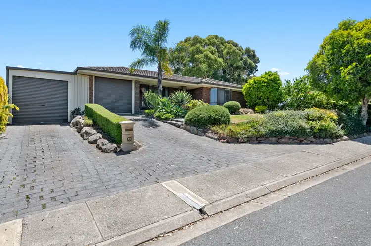 33 Hendrix Crescent, Woodcroft SA 5162