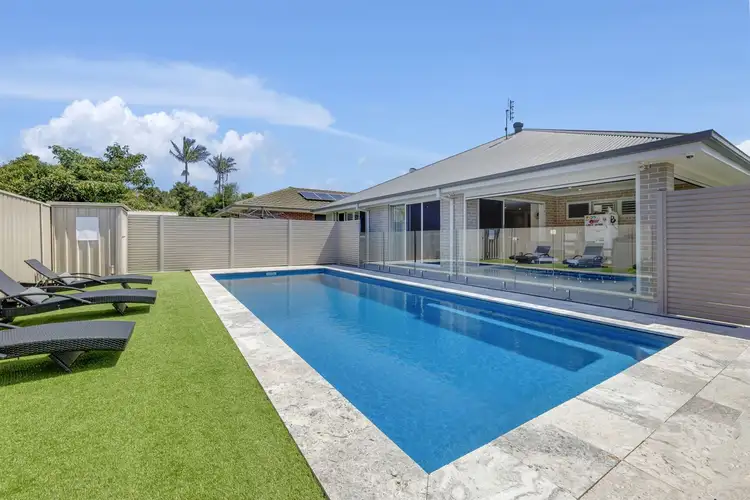 12 Athol Elliot Place, South West Rocks NSW 2431