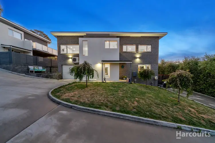 20 Derwent Avenue