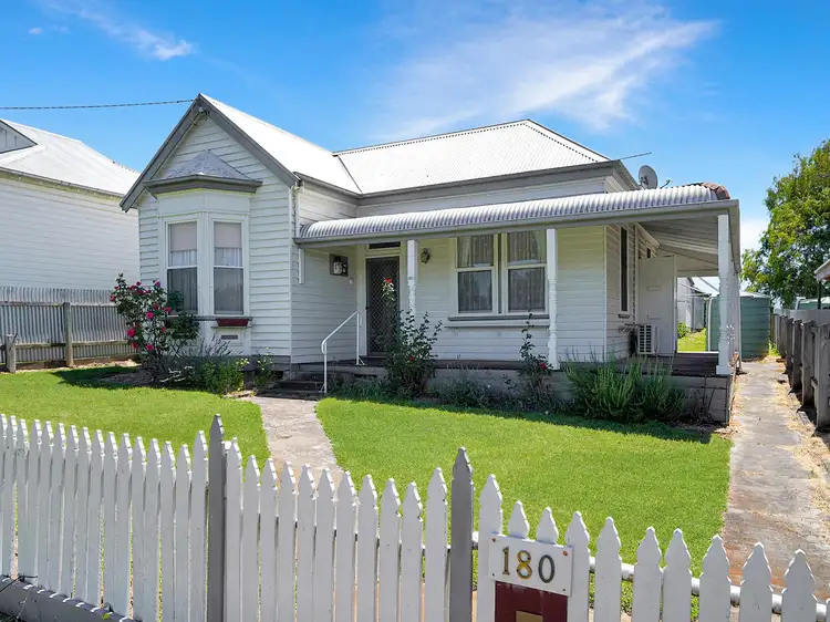 180 Henty Street, Casterton VIC 3311