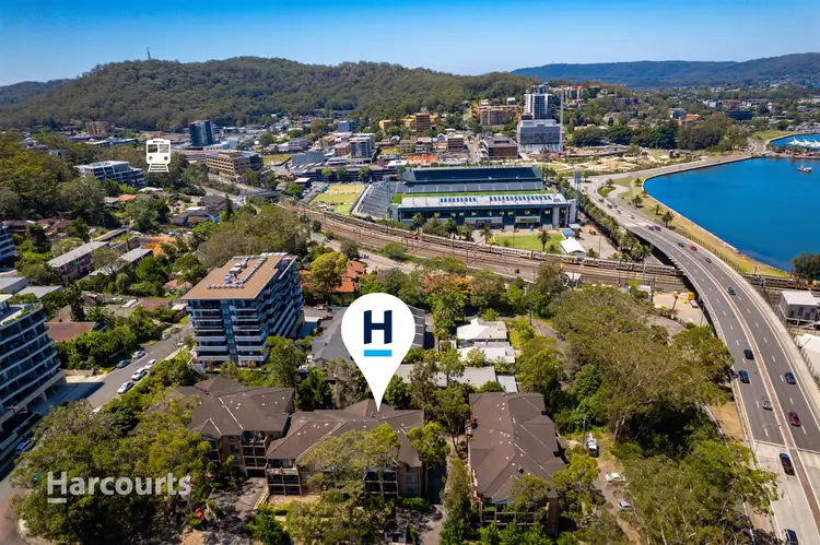 18/19-21 Central Coast Highway, Gosford NSW 2250