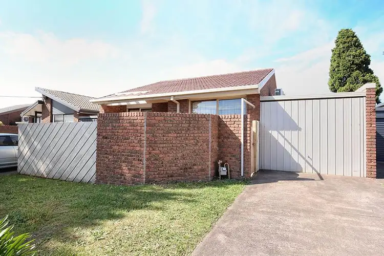 2/2 Monash Drive