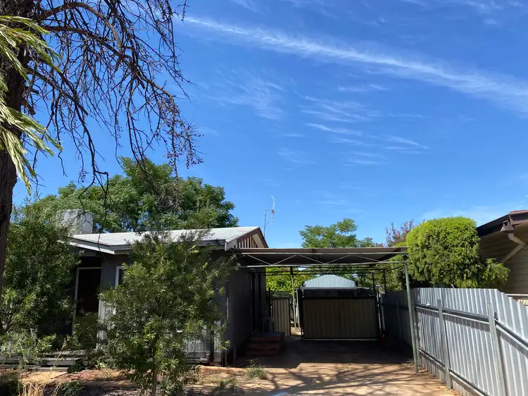 6 Snelson Street