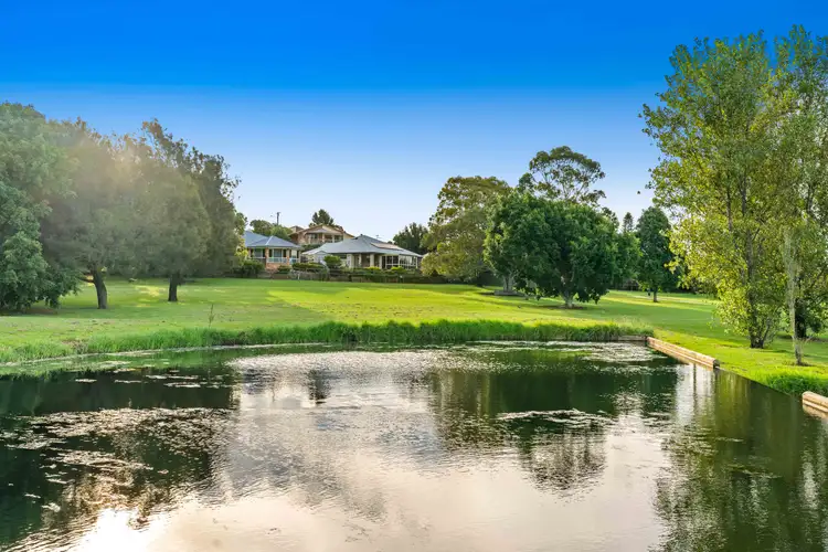 12 Hillcrest Court, Kearneys Spring QLD 4350