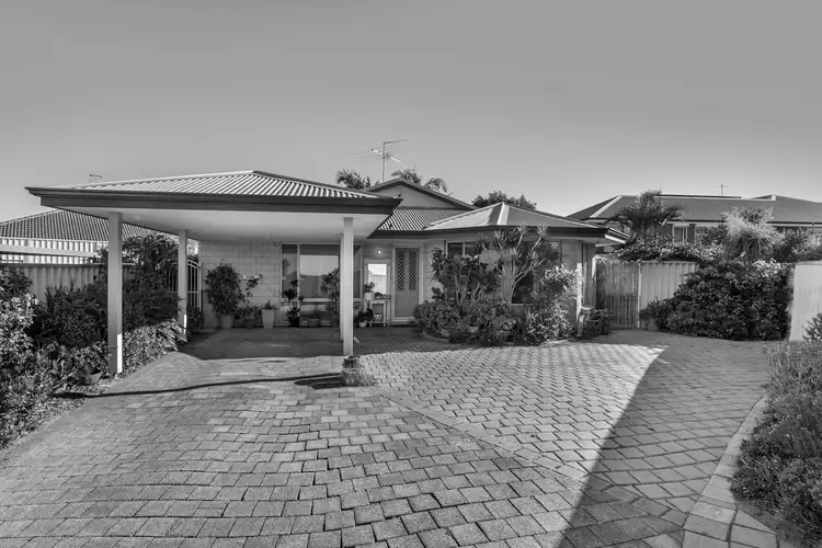 2/3 Selloa Court, Halls Head WA 6210