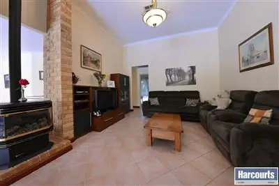 Fifth view of Homely house listing, 2 Woodbury Mews, Landsdale WA