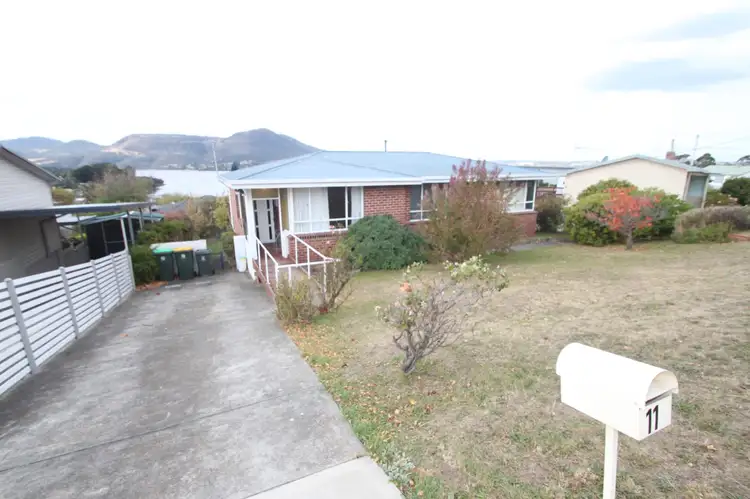11 Pekurn Crescent, Berriedale TAS 7011