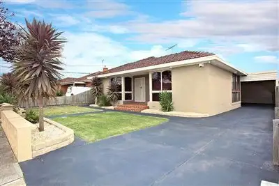 Second view of Homely house listing, 5 McPhee Court, Thomastown VIC 3074