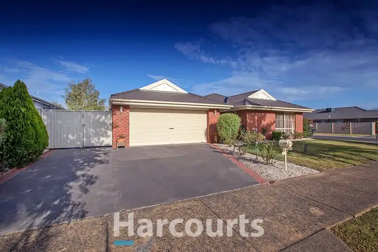33 Oaklands Way, Pakenham VIC 3810