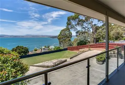 142 Oxford Street, Beauty Point TAS 7270