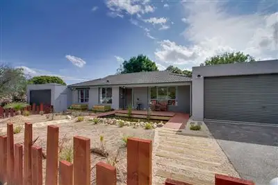 15 Allister Close, Knoxfield VIC 3180