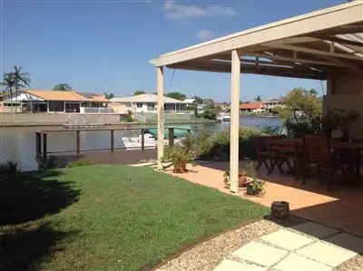 2/67 Phoenix Ave, Bongaree QLD 4507