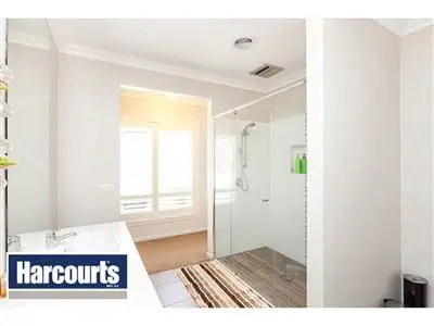 Fifth view of Homely house listing, 1 Lakeside Court, Drouin VIC 3818