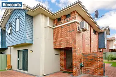 11/40 Hollins Bend, Madeley WA 6065