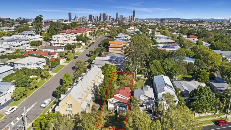 80 Riding Road, Hawthorne QLD 4171