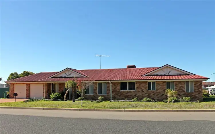 9 Harvester Avenue, West Wyalong NSW 2671
