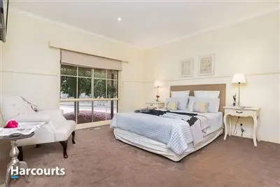 Fifth view of Homely house listing, 4 Bellaire Court, Narre Warren North VIC 3804