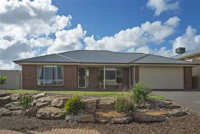 1 Hampshire Drive, Craigmore SA 5114