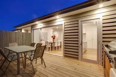 5A Walpole Ave, Rosebud VIC 3939