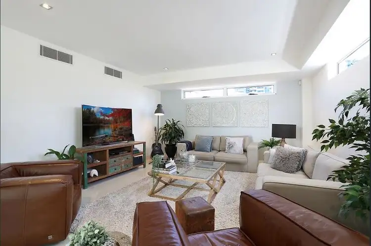 Fourth view of Homely unit listing, 2/17 Anne Avenue, Broadbeach QLD 4218