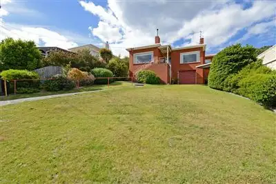 37 Malunna Road, Lindisfarne TAS 7015