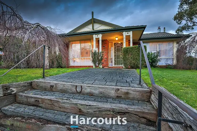 17 Leigh Drive, Pakenham VIC 3810