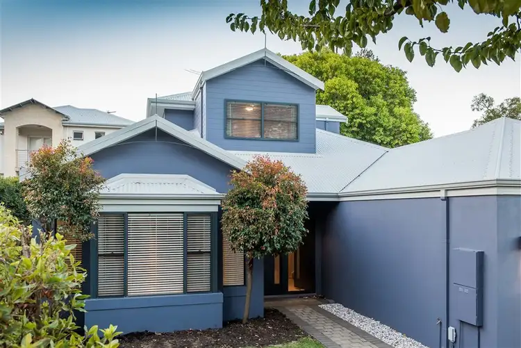 17 Bartlett Crescent