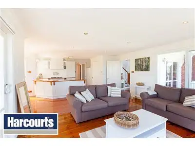Fourth view of Homely house listing, 5 Gwinear Court, Warragul VIC 3820