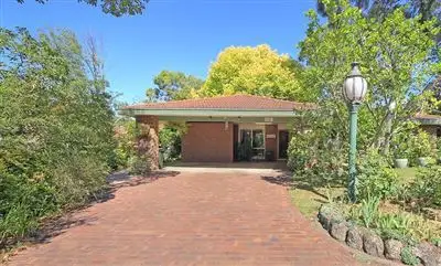 16 Locksley Chase, Vermont VIC 3133