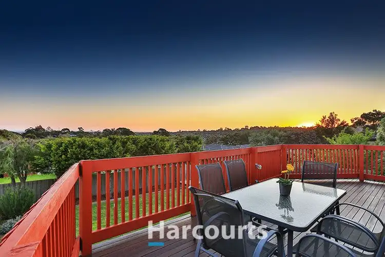 12 Leigh Drive, Pakenham VIC 3810