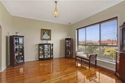 Fifth view of Homely house listing, 8 Kent Road, Lalor VIC 3075