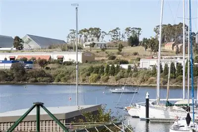 41 Gepp Parade, Derwent Park TAS 7009