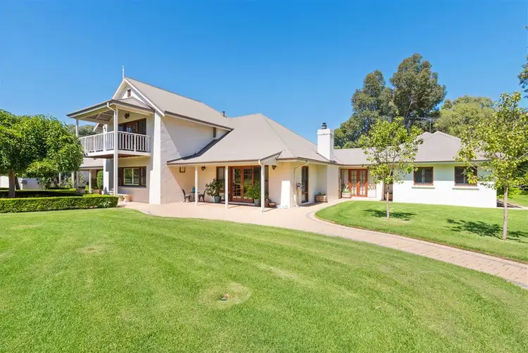 16 Easterbrook Place, Wattle Grove WA 6107