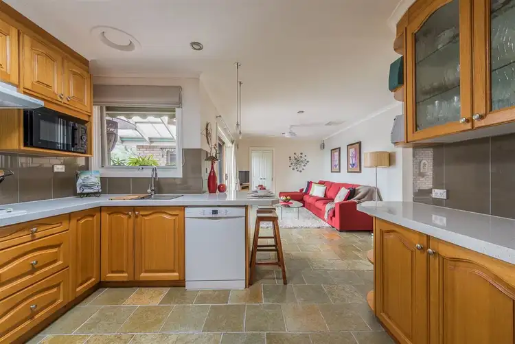 Fifth view of Homely house listing, 10 Tulkara Grove, Vermont VIC 3133