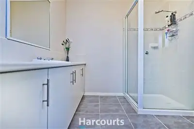 Fifth view of Homely house listing, 10 Manna Gum Drive, Pakenham VIC 3810