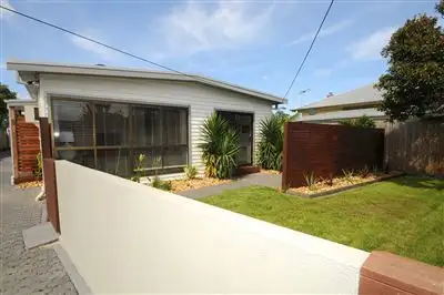 1/2 Wynnstay Road, Seaford VIC 3198