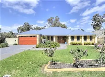 8 Bookara View, Lakelands WA 6180