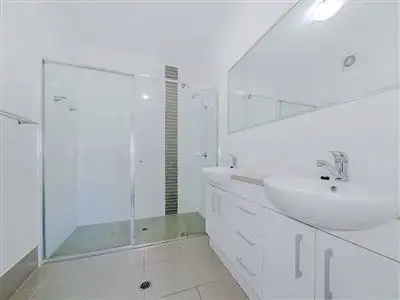 Fifth view of Homely villa listing, 1/107 Jerrold Street, Sherwood QLD 4075