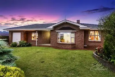 12 Poralka Crescent, Hallett Cove SA 5158
